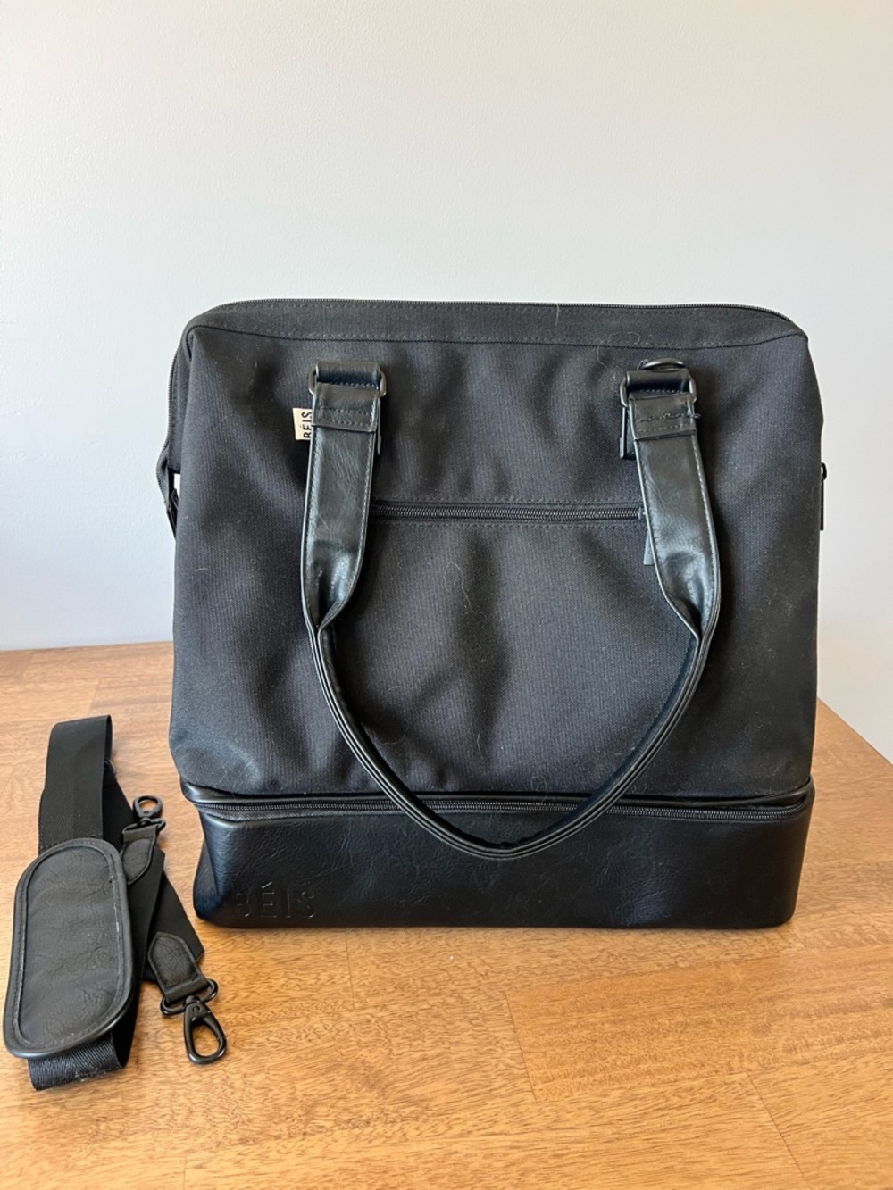 Beis Weekender Bag in Black